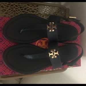 🎀 Tory Burch Laura Flat Thong Sandal 🎀